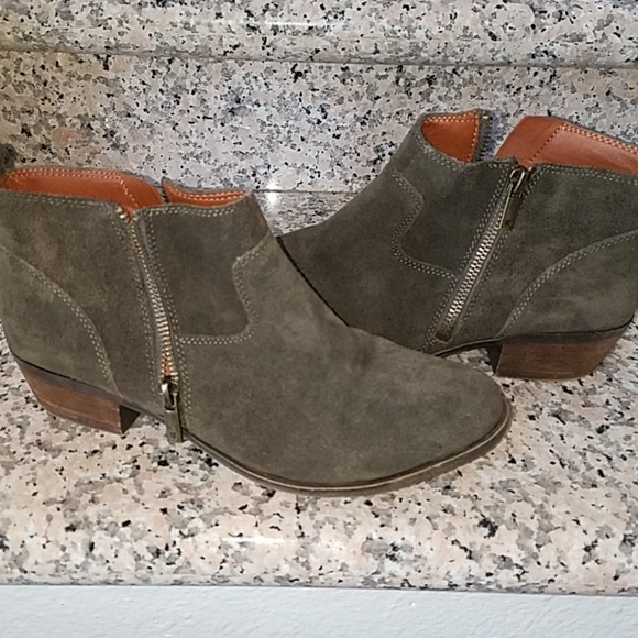 ***SOLD*** Suede ankle boots - Picture 1 of 5